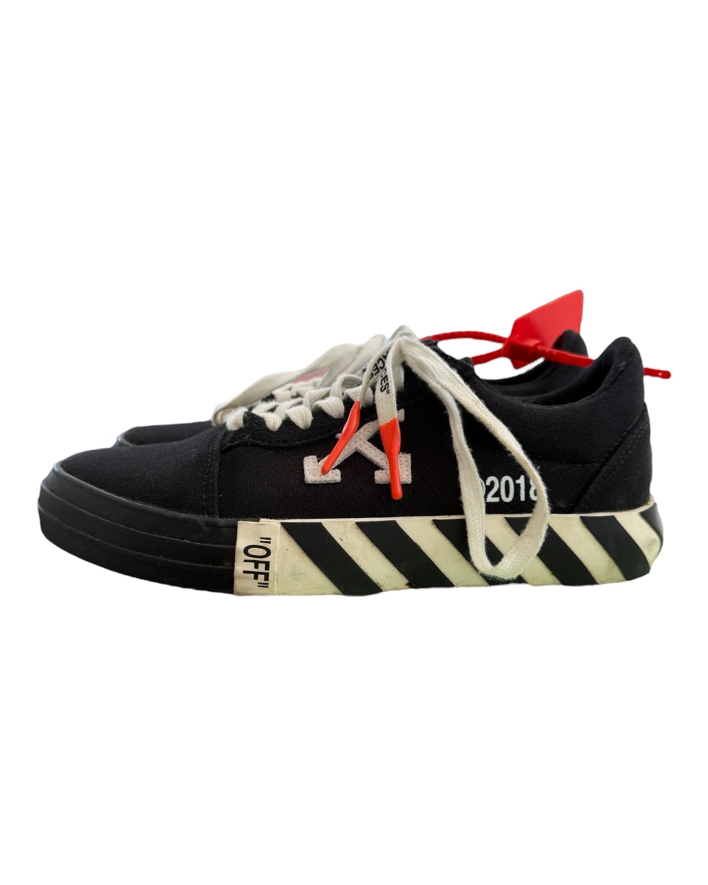 Pre-Loved 2018 Off-White Vulc Low Top Black Sneakers