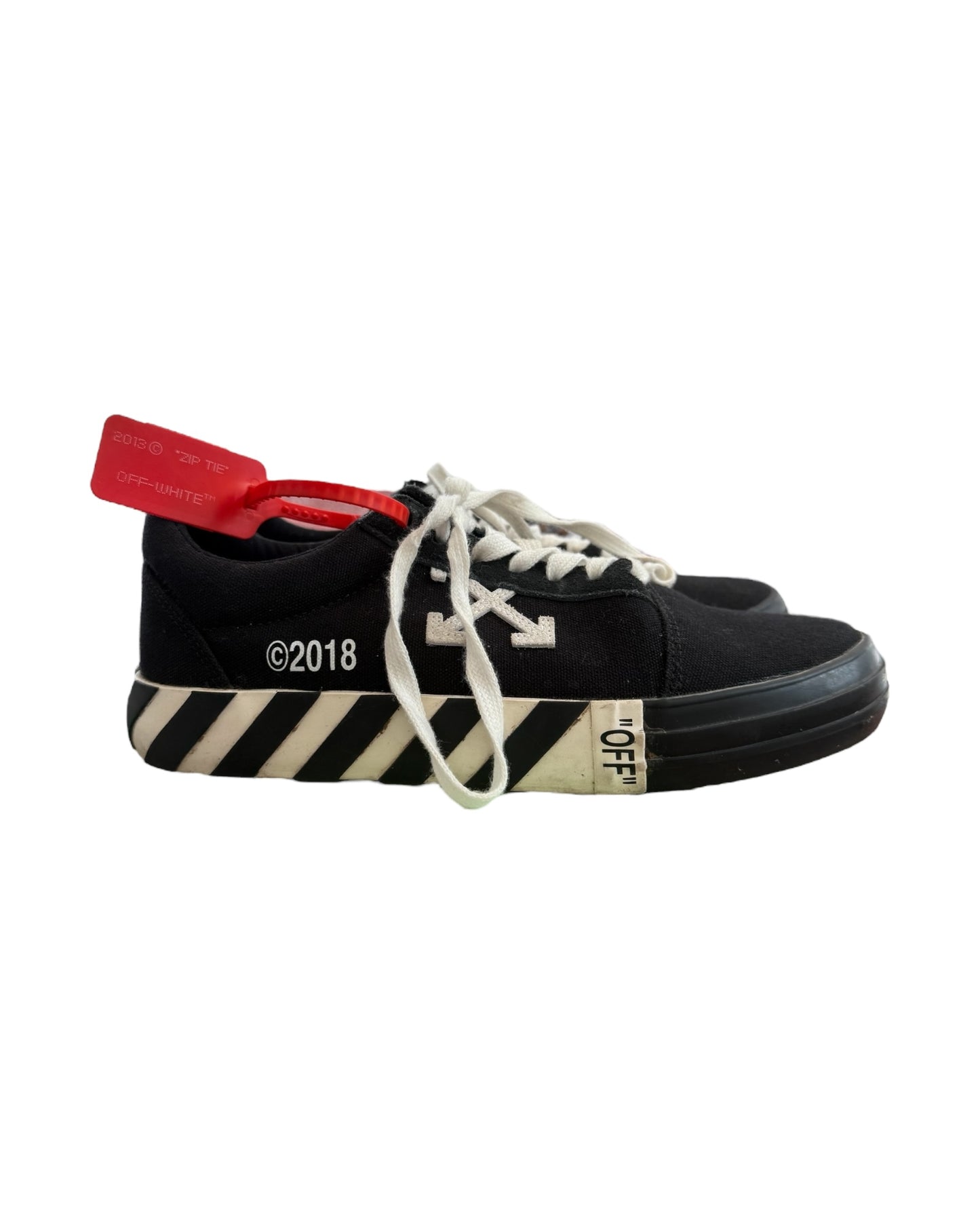 Pre-Loved 2018 Off-White Vulc Low Top Black Sneakers