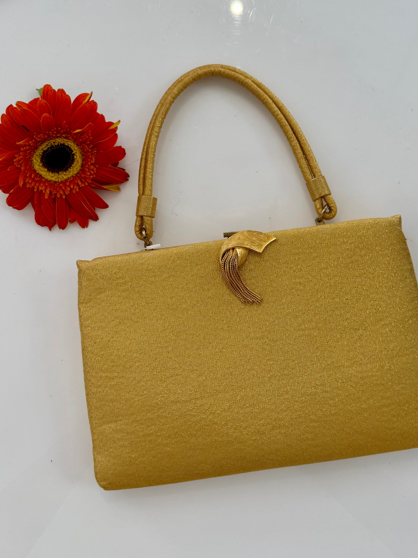 Vintage 1960s Gold Shimmer Clasp Purse