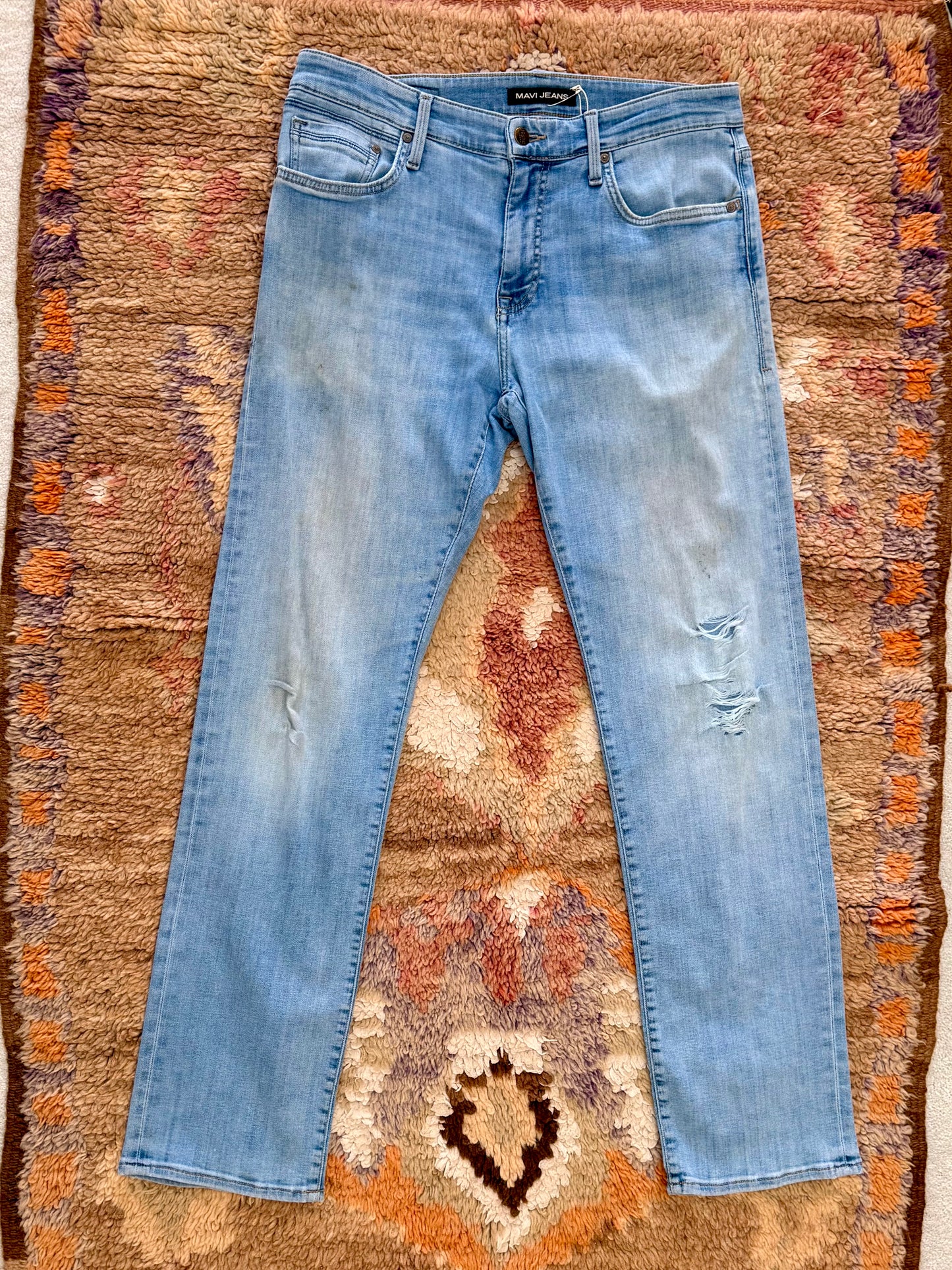 Vintage Light-Wash Mavi Jeans